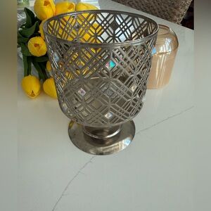Bath and Body Works Gem
Pedestal 3-Wick Candle Holder
Silver Geometric Design